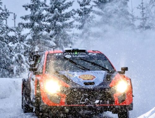 WRC Rally de Suecia – ES10 / Otro cambio radical en este rally Takamoto Katsuta (Toyota Yaris) chocó contra un muro de nieve y perdió toda esperanza de victoria. Esapekka Lappi (Hyundai i20) está ahora solo en cabeza, por delante de Adrien Fourmaux (Ford Puma).