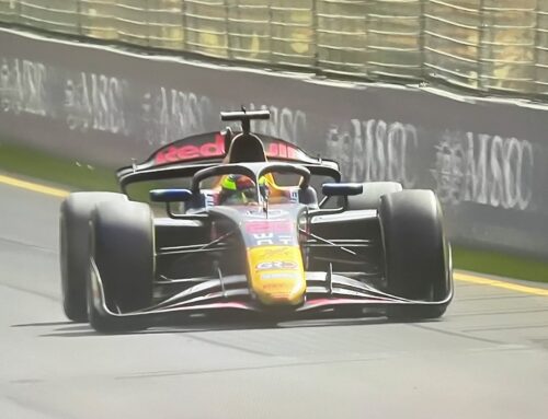 Fórmula 2 GP de Australia / Isack Hadjar gana la Carrera Principal. Privado de su victoria en la Carrera al Sprint del sábado, Hadjar recuperó su sonrisa.