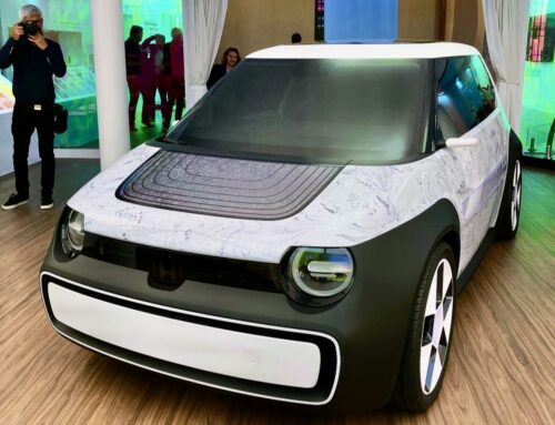 Honda Sustaina-C / Comprometida con su objetivo de lograr la neutralidad de carbono para 2050, Honda ha desarrollado una carrocería de plástico, que no requiere pintura y que se puede reciclar indefinidamente.